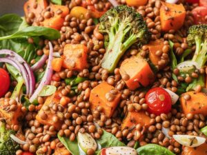 Linsensalat mit geröstetem Gemüse