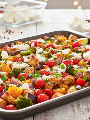 "One Pot" Mediterranes Ofengemüse mit Hähnchen und Feta