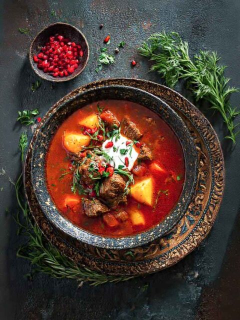 Rustikale Gulaschsuppe