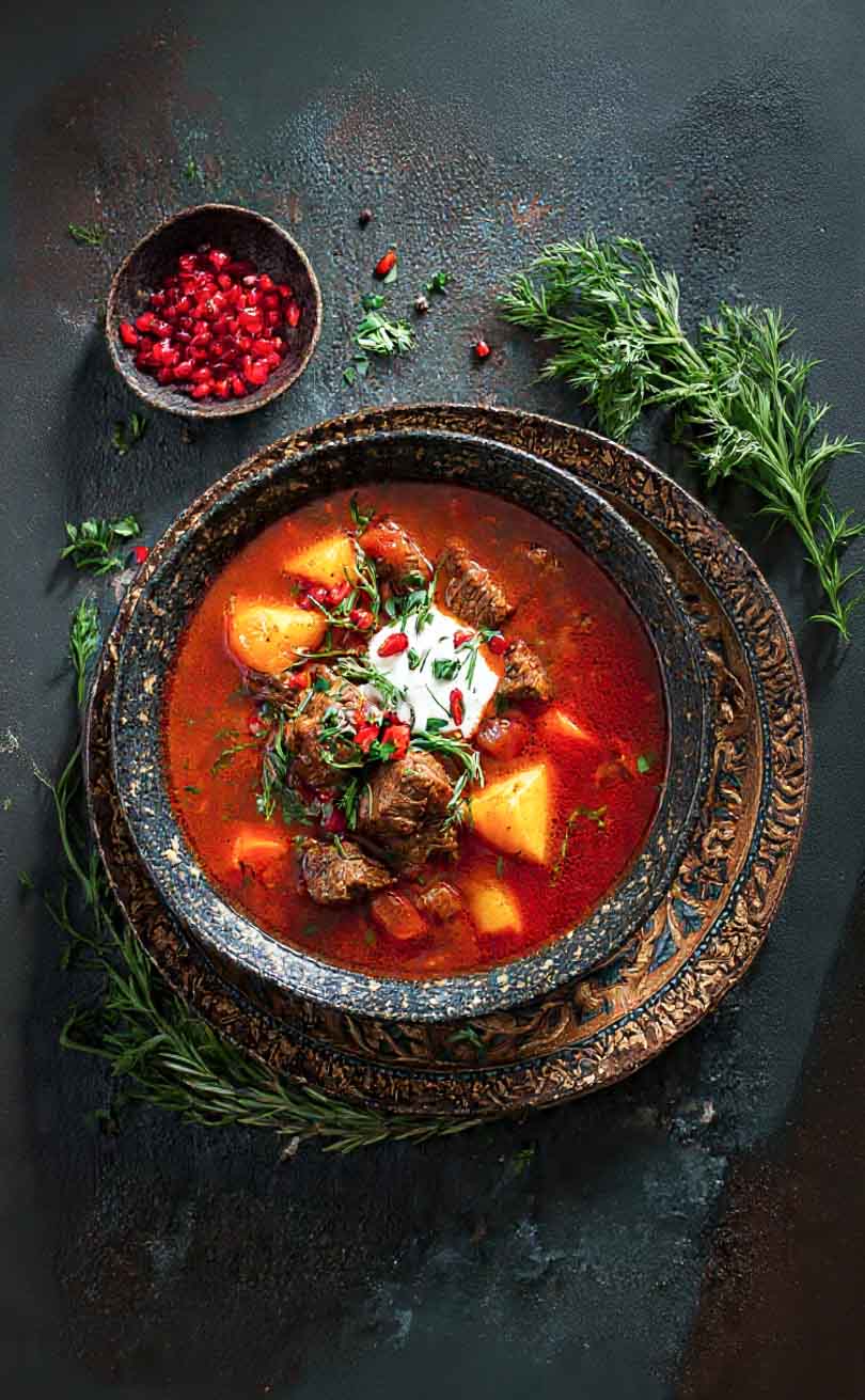 Rustikale Gulaschsuppe