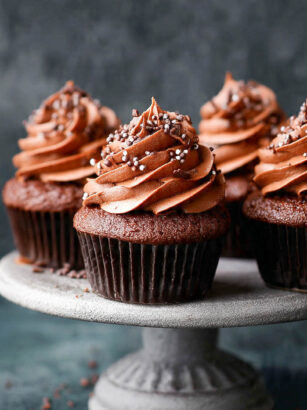 Schokomuffins mit Schoko-Buttercreme-Topping
