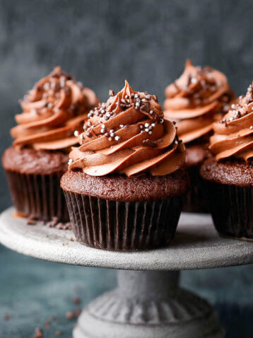 Schokomuffins mit Schoko-Buttercreme-Topping