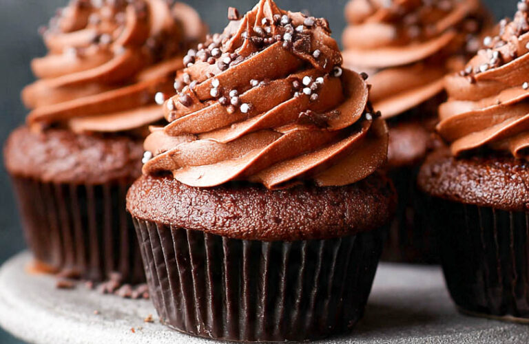 Schokomuffins mit Schoko-Buttercreme-Topping