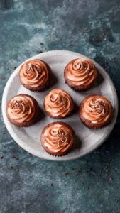 Schokomuffins mit Schoko-Buttercreme-Topping