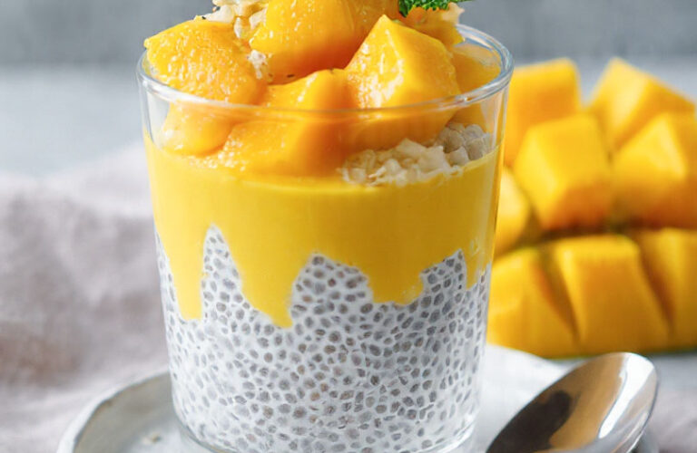 Mango Chia Pudding mit Kokos